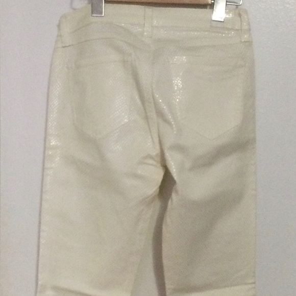 Britany ankle jeans by Guess in sparkly white with a bit of stretch. - Picture 7 of 10